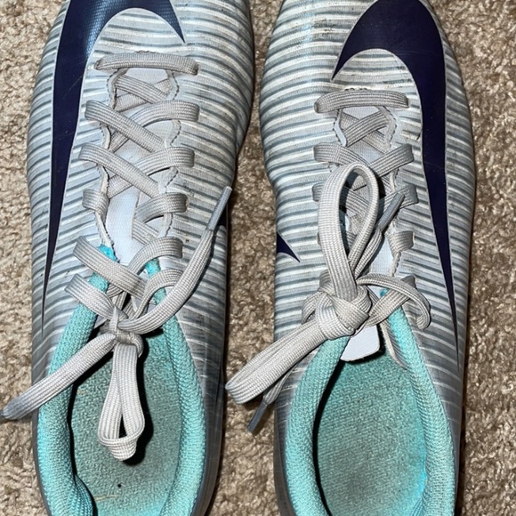 Nike mercurial Cleats - Picture 2 of 3